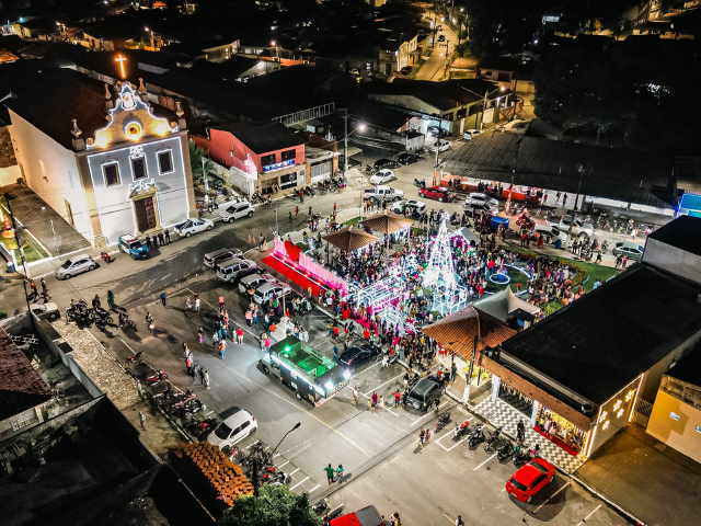 Prefeitura de Alhandra realiza acender das luzes natalinas com grande festa na cidade