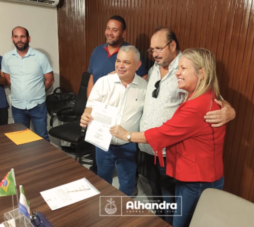 Prefeito de Alhandra assina ordens de serviços, nesta quarta-feira, para Construção da Cozinha Comunitária e do Cemitério Municipal